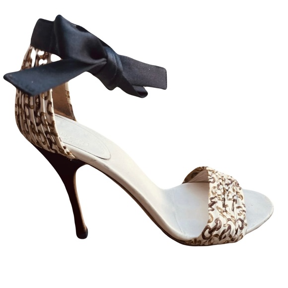 GUCCI: GG Print Pleated Silk Sandal Ankle-Wrap Stiletto Heels - Picture 2 of 3